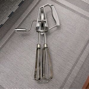 Hand Crank Rotary Egg Beater – Stainless Steel Kitchen Tool